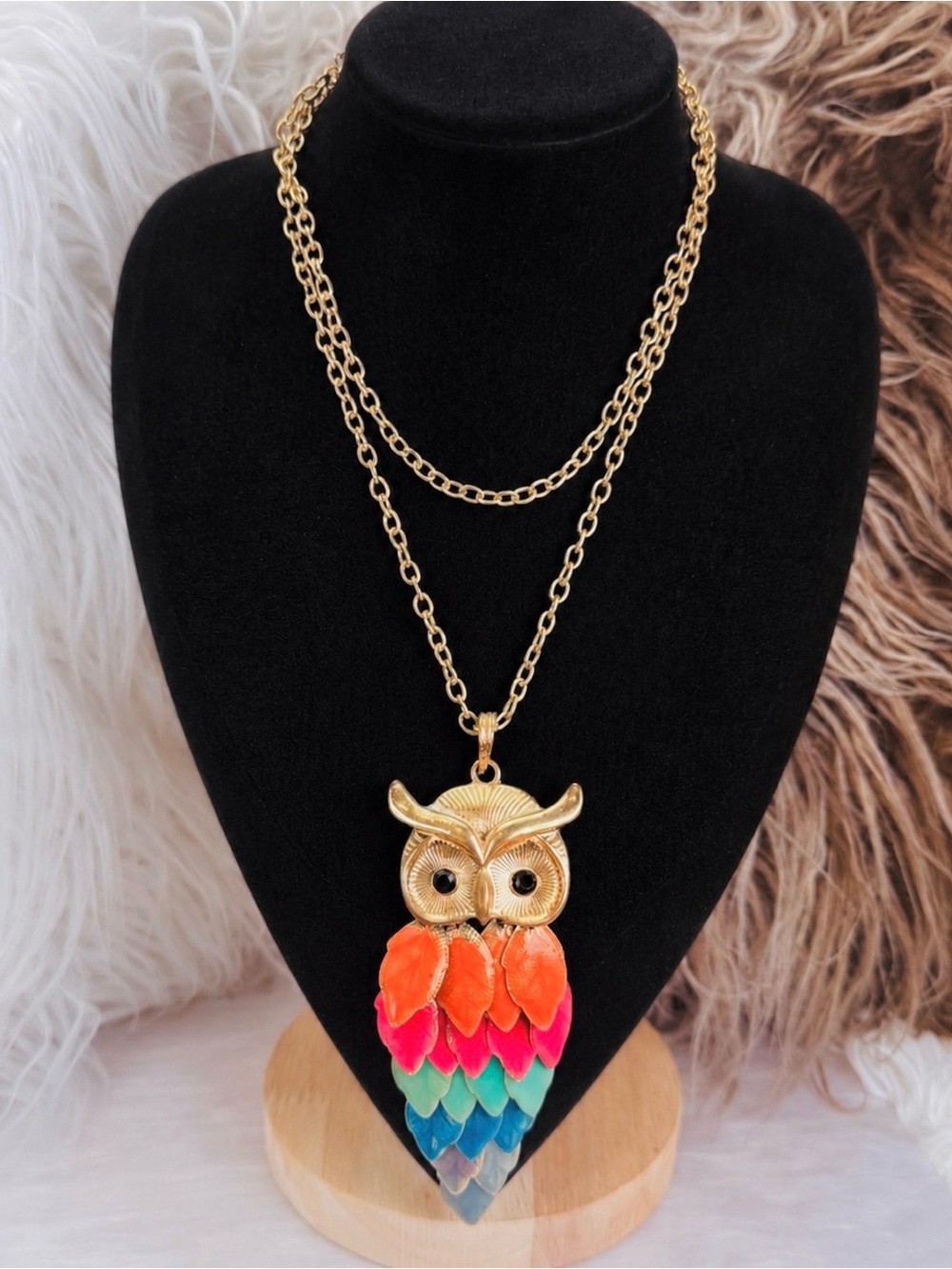 Beautiful vintage, aged goldtone, enamel feathered, owl pendant necklace